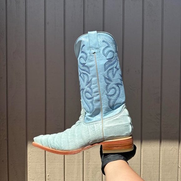 #8 Crocodile Tail Design Western Boot in Light Blue - Picture 2 of 5
